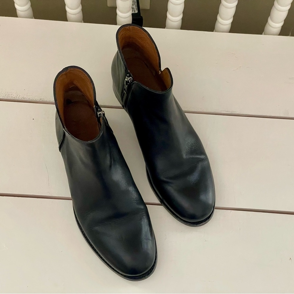 Frye - Picture 3 of 8